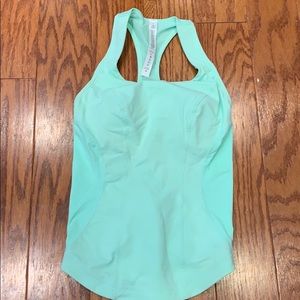 Lululemon top w shelf bra sz 4